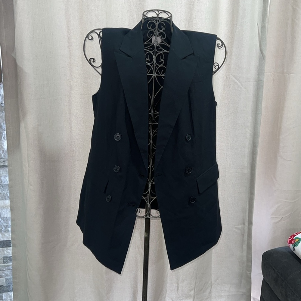Black Sleeveless vest